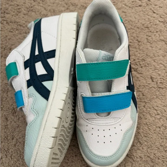 ASICS - Picture 2 of 4